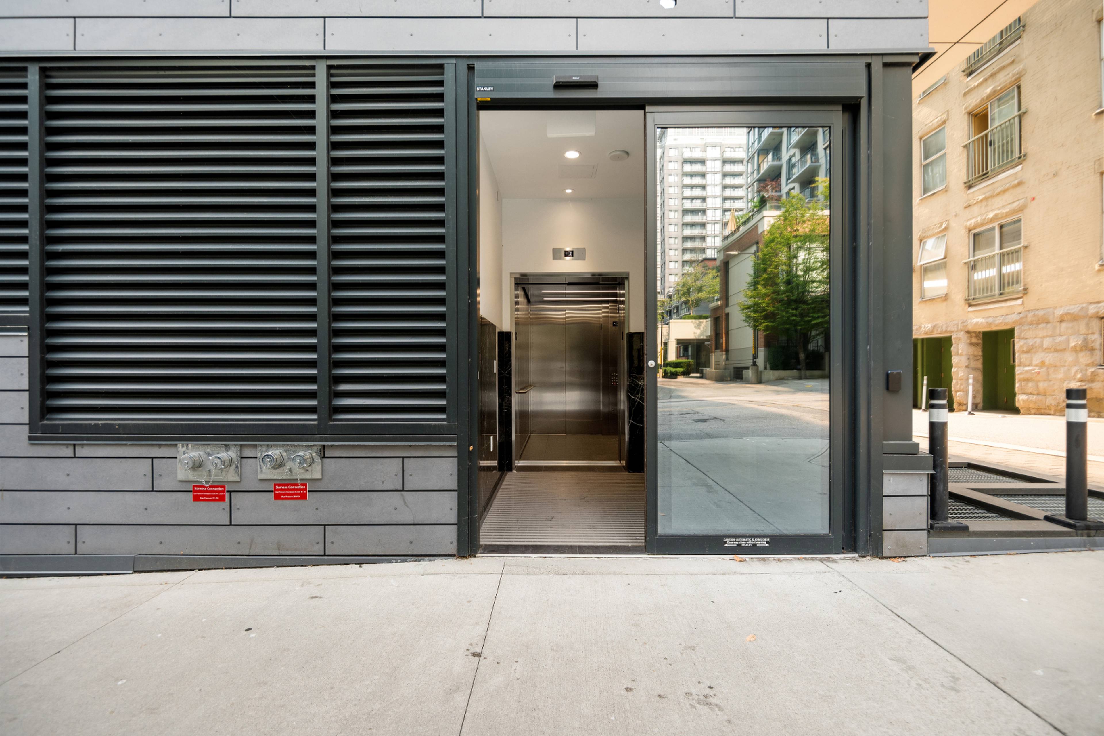 1107 Richards St 12